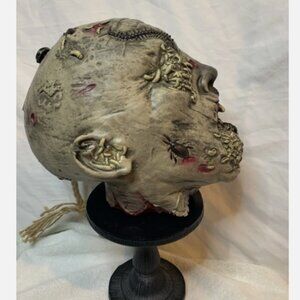 Hanging Severed ZOMBIE Head Corpse Rotten Maggots Halloween Prop Undead Bugs!!